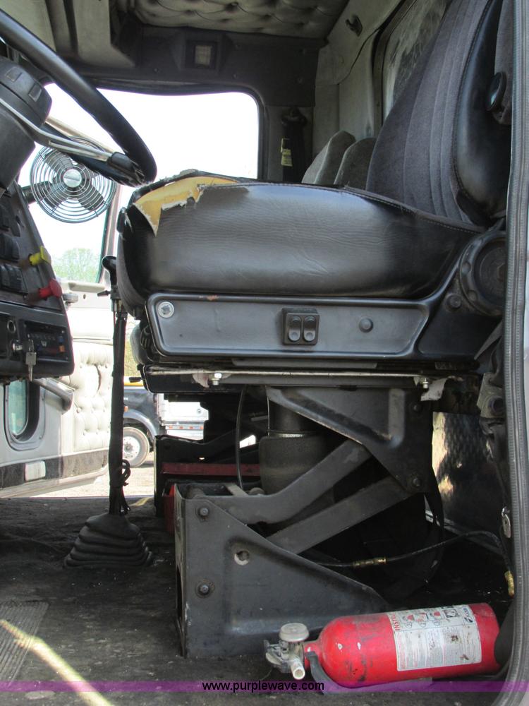 image for item K5022 1997 Western Star 4964EX semi truck