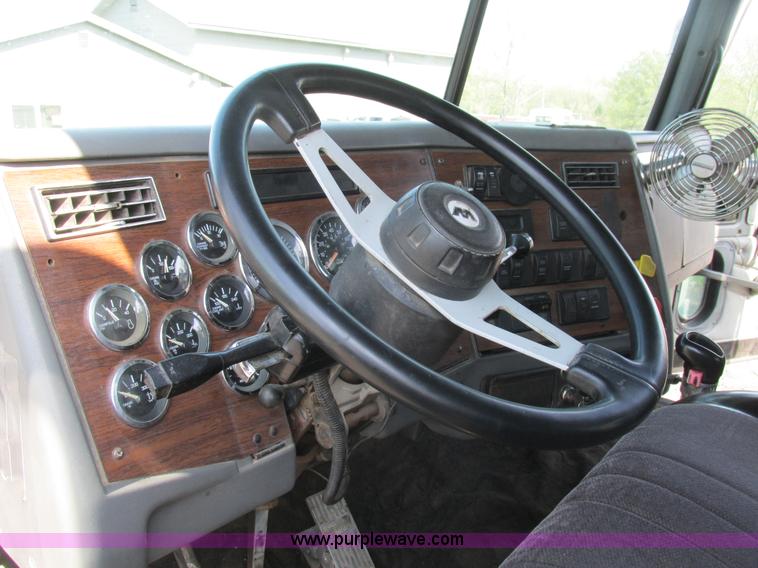 image for item K5022 1997 Western Star 4964EX semi truck