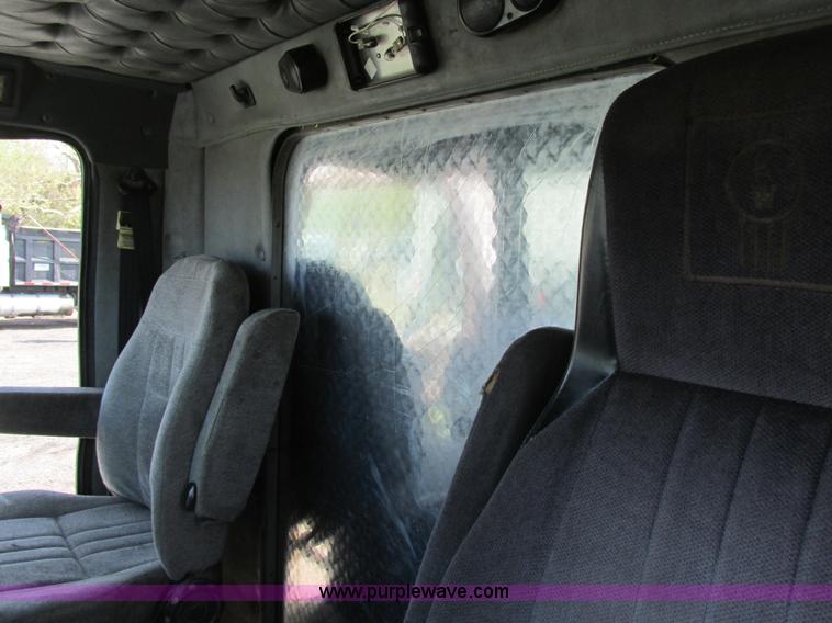 image for item K5022 1997 Western Star 4964EX semi truck