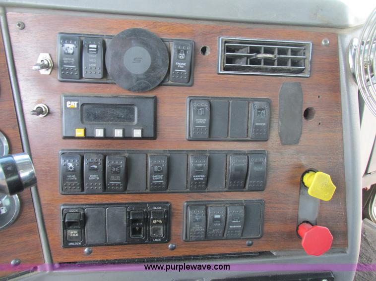 image for item K5022 1997 Western Star 4964EX semi truck