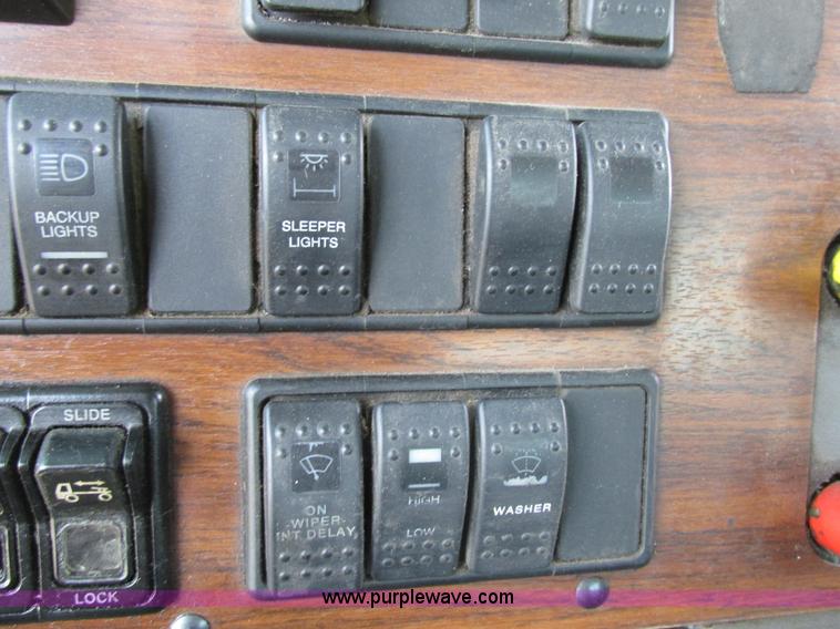 image for item K5022 1997 Western Star 4964EX semi truck