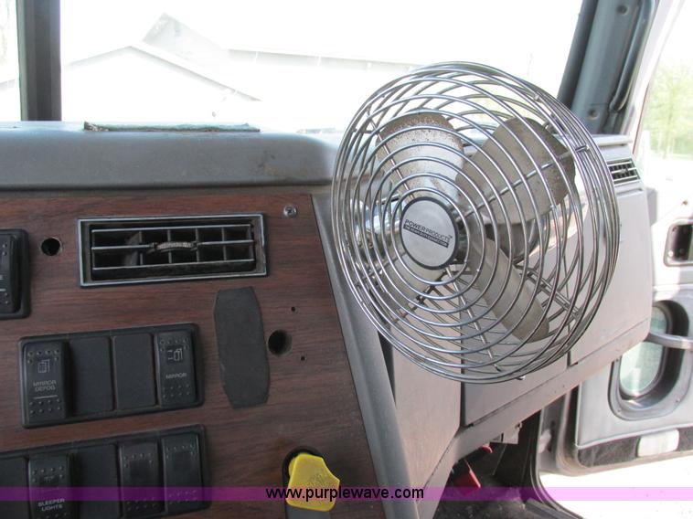 image for item K5022 1997 Western Star 4964EX semi truck