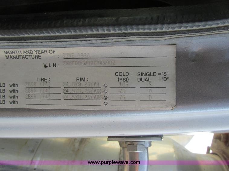 image for item K5022 1997 Western Star 4964EX semi truck