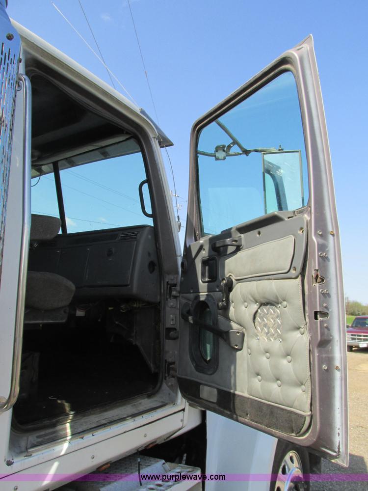 image for item K5022 1997 Western Star 4964EX semi truck