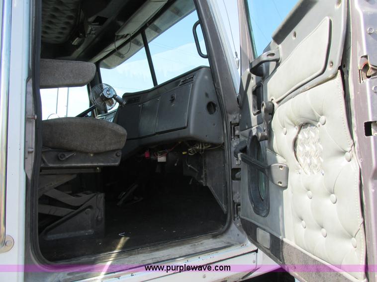 image for item K5022 1997 Western Star 4964EX semi truck