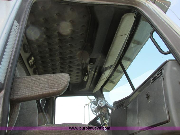 image for item K5022 1997 Western Star 4964EX semi truck