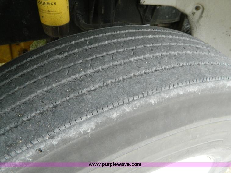 image for item K8068 2001 Freightliner FL112 semi truck