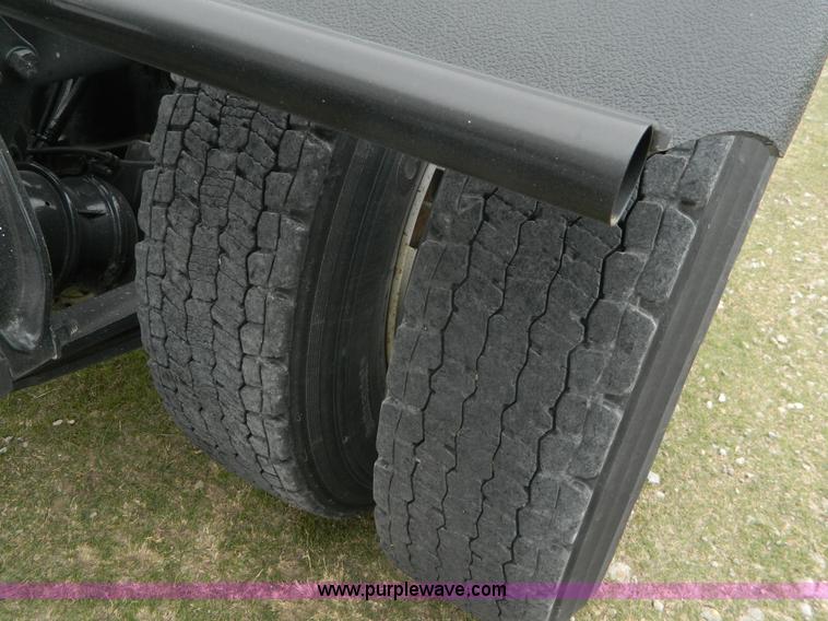 image for item K8068 2001 Freightliner FL112 semi truck