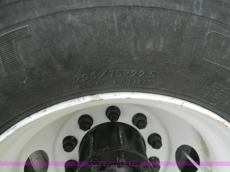 image for item K8068 2001 Freightliner FL112 semi truck