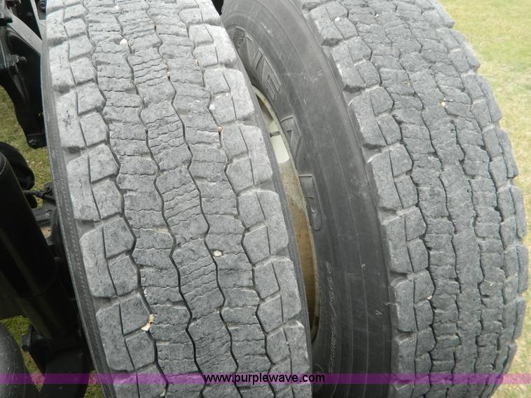 image for item K8068 2001 Freightliner FL112 semi truck