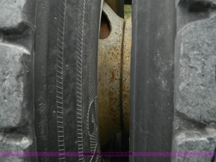 image for item K8068 2001 Freightliner FL112 semi truck