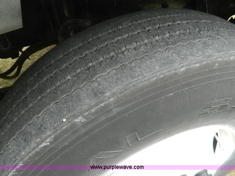 image for item K8068 2001 Freightliner FL112 semi truck