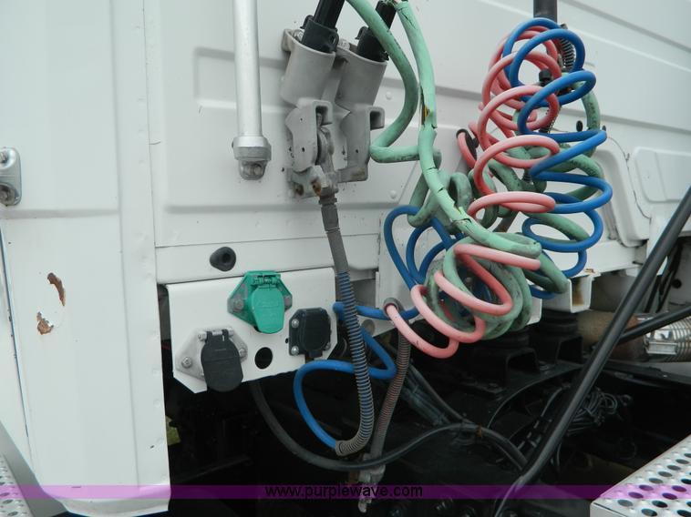 image for item K8068 2001 Freightliner FL112 semi truck