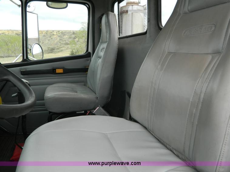 image for item K8068 2001 Freightliner FL112 semi truck