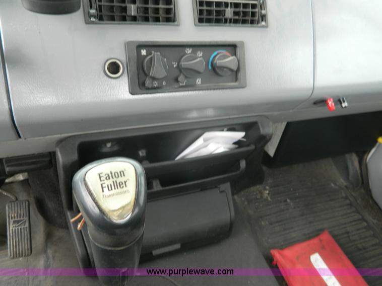 image for item K8068 2001 Freightliner FL112 semi truck