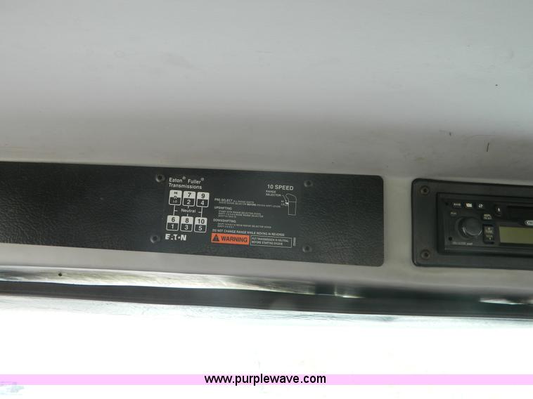 image for item K8068 2001 Freightliner FL112 semi truck