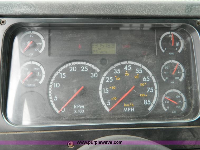 image for item K8068 2001 Freightliner FL112 semi truck