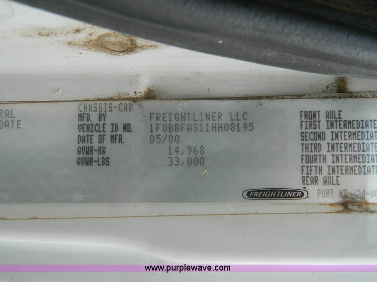 image for item K8068 2001 Freightliner FL112 semi truck