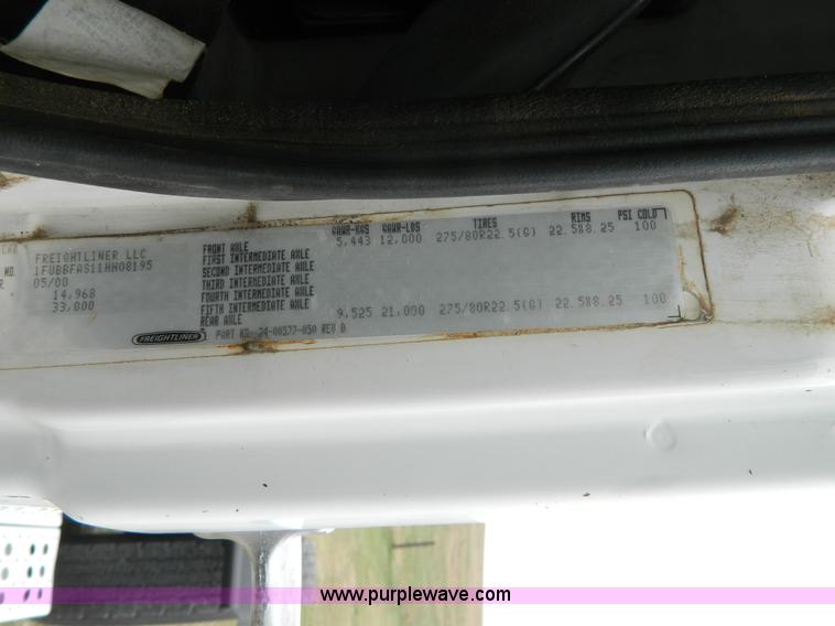 image for item K8068 2001 Freightliner FL112 semi truck