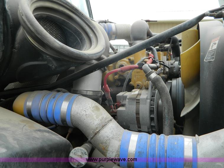 image for item K8068 2001 Freightliner FL112 semi truck