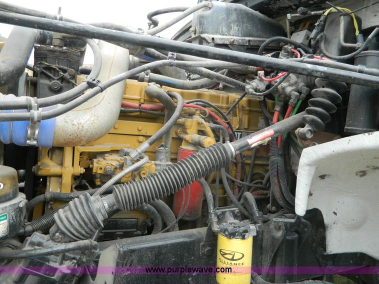 image for item K8068 2001 Freightliner FL112 semi truck