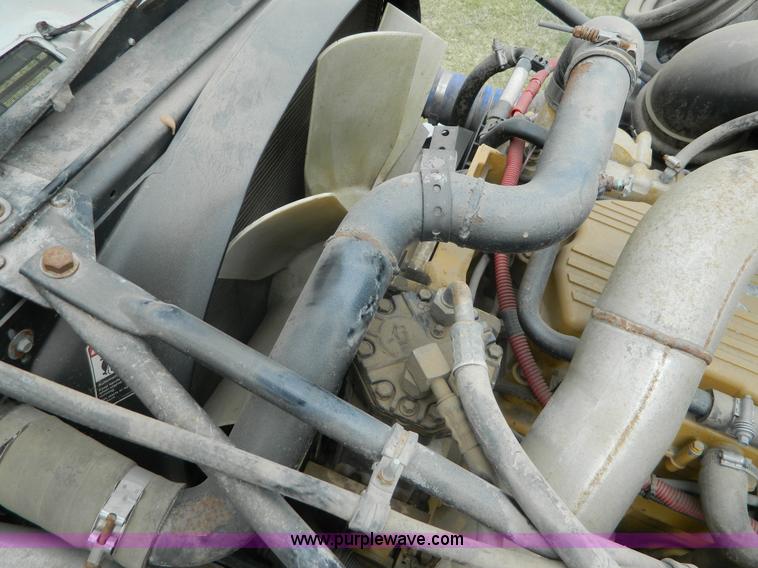 image for item K8068 2001 Freightliner FL112 semi truck