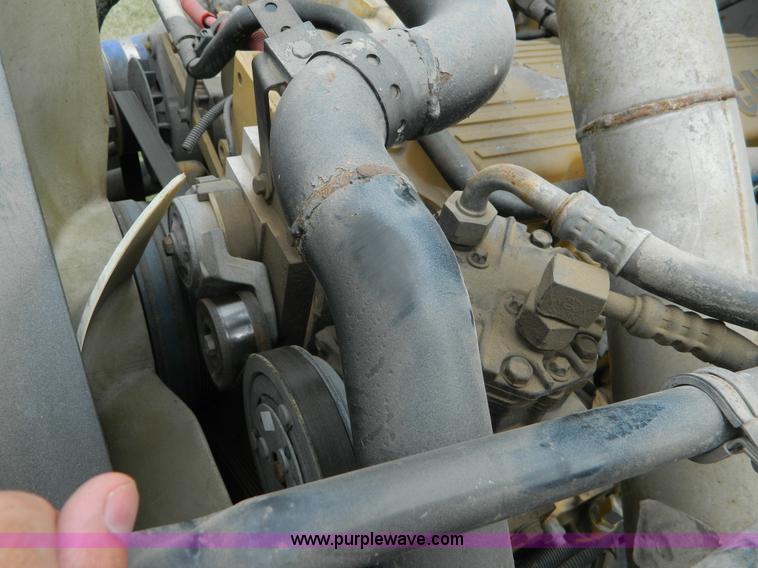 image for item K8068 2001 Freightliner FL112 semi truck