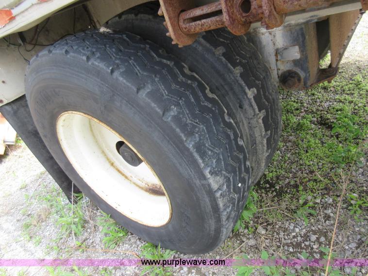 image for item AC9250 1993 Reinke flatbed trailer