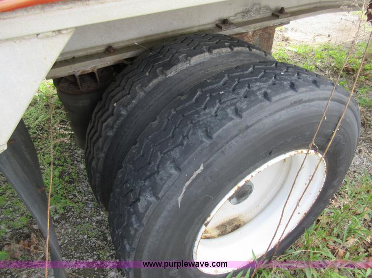 image for item AC9250 1993 Reinke flatbed trailer