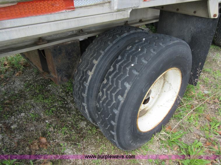 image for item AC9250 1993 Reinke flatbed trailer