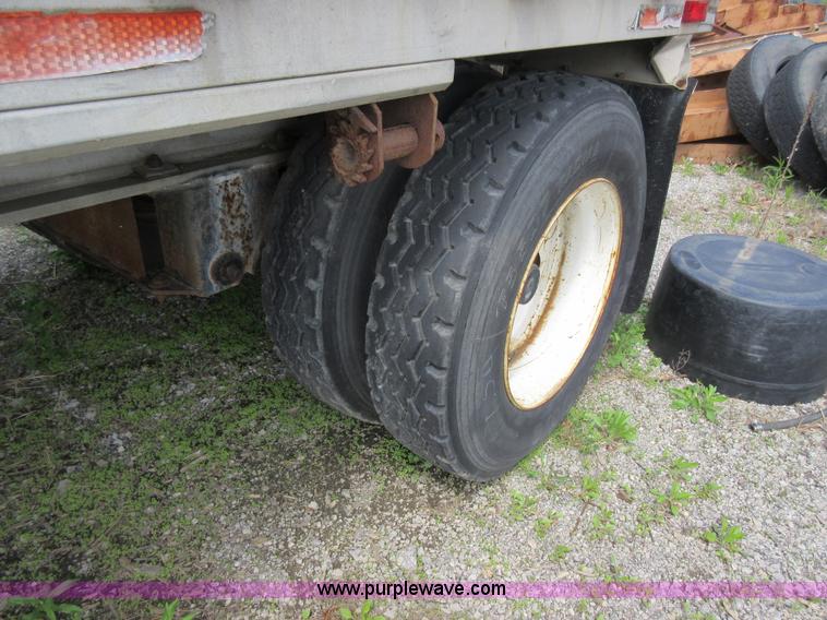 image for item AC9250 1993 Reinke flatbed trailer