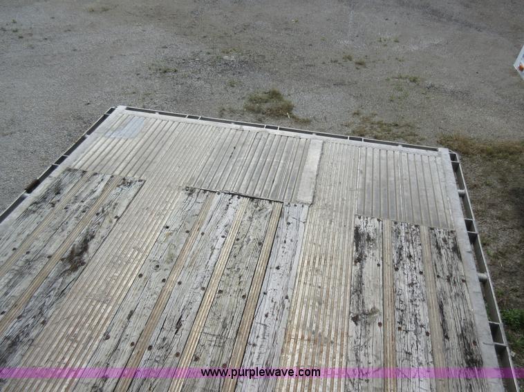 image for item AC9250 1993 Reinke flatbed trailer