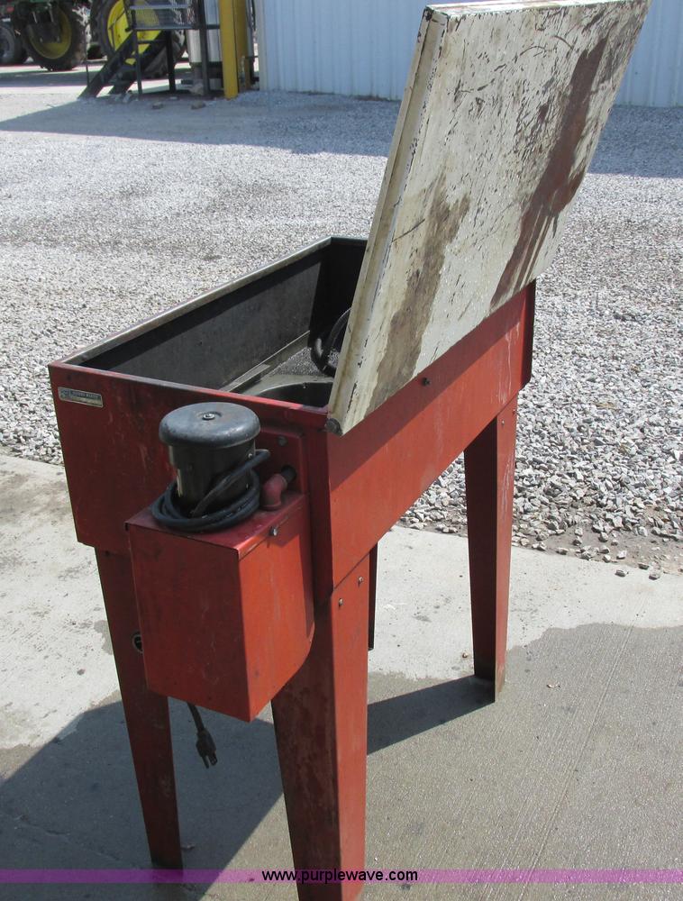 Handi Kleen parts washer in Marshall, MO Item AW9696 sold Purple Wave