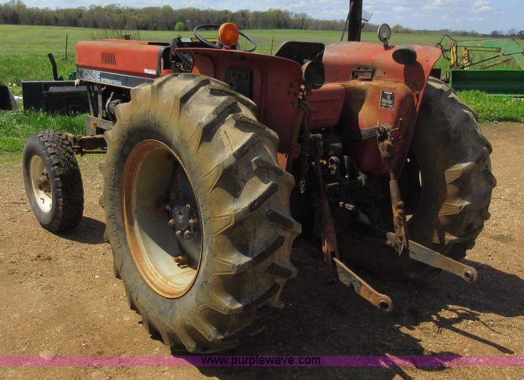 image for item AY9390 Case IH 485 tractor