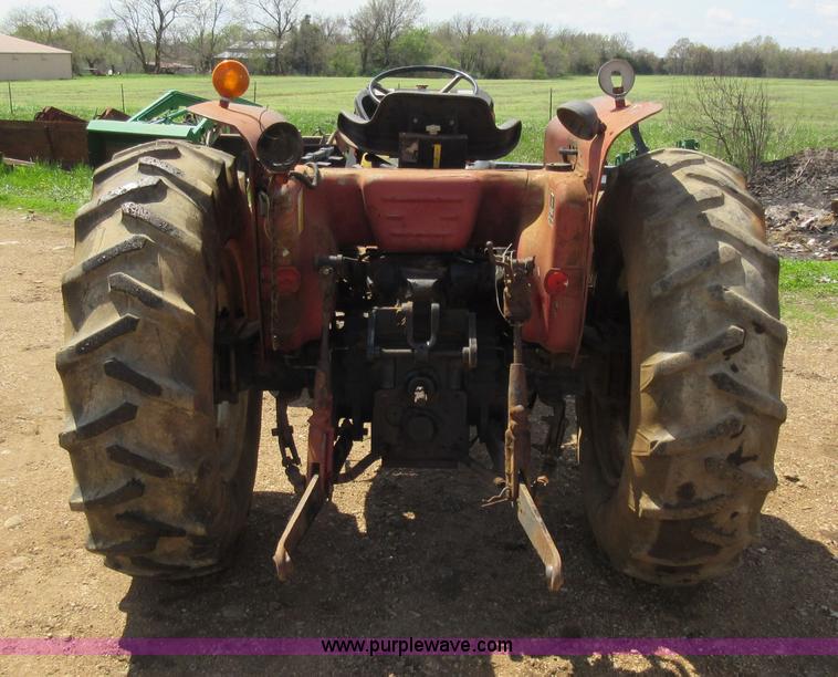 image for item AY9390 Case IH 485 tractor