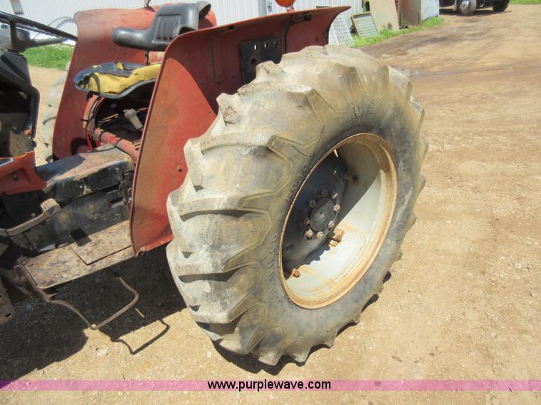 image for item AY9390 Case IH 485 tractor