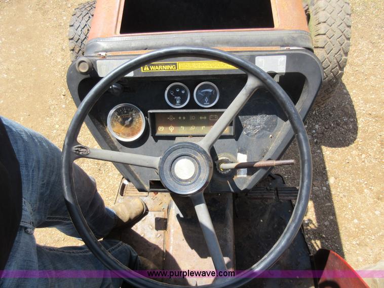 image for item AY9390 Case IH 485 tractor