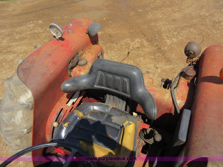 image for item AY9390 Case IH 485 tractor