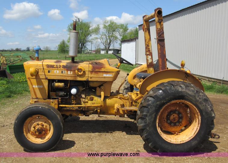 image for item AY9391 Ford 4400 tractor
