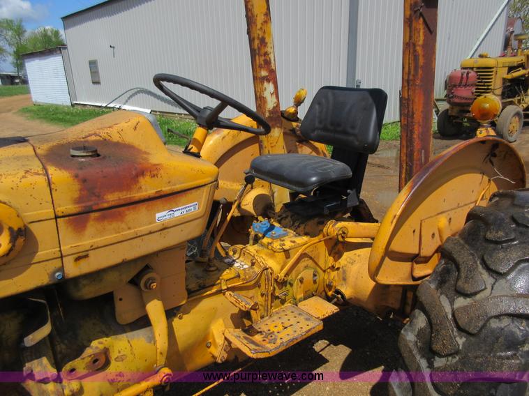 image for item AY9391 Ford 4400 tractor