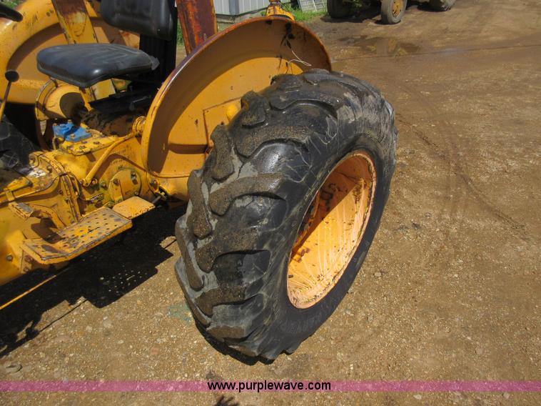 image for item AY9391 Ford 4400 tractor