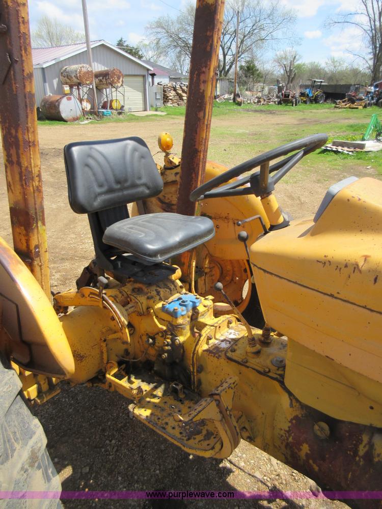 image for item AY9391 Ford 4400 tractor