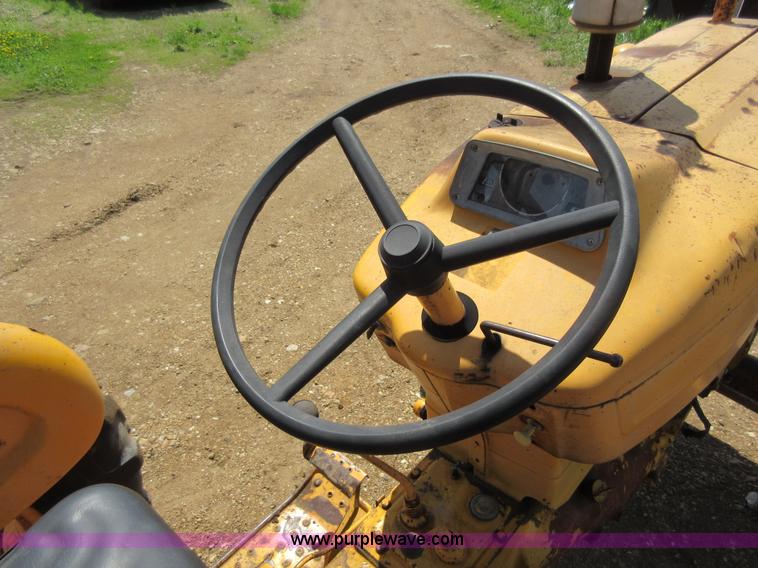 image for item AY9391 Ford 4400 tractor