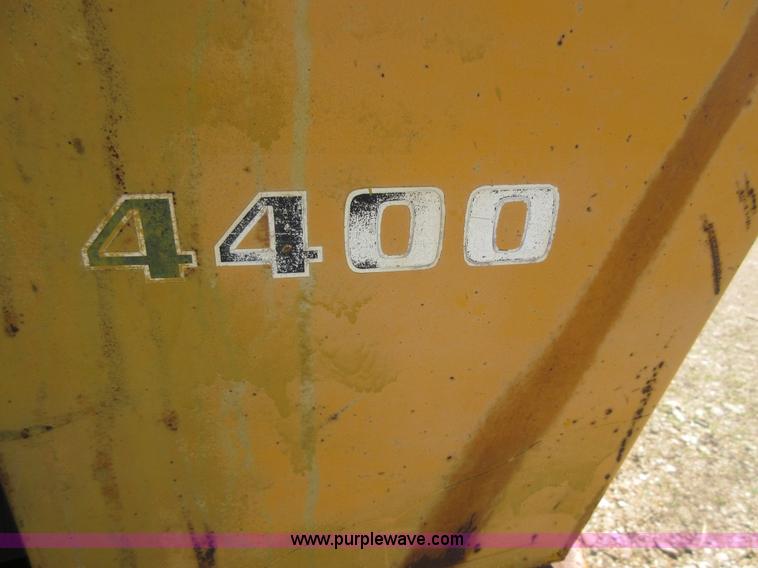 image for item AY9391 Ford 4400 tractor