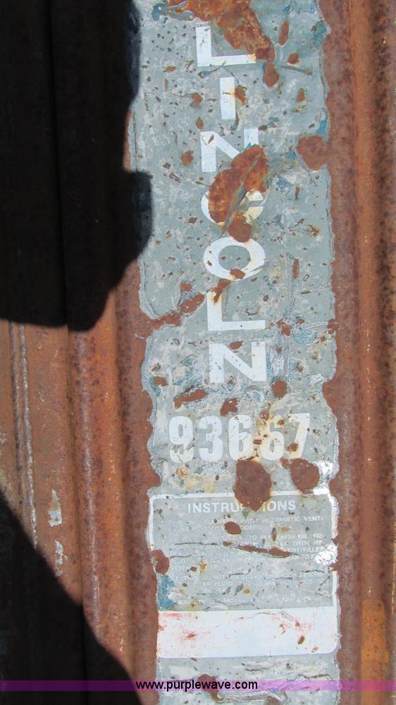 image for item AY9908 Lincoln floor jack