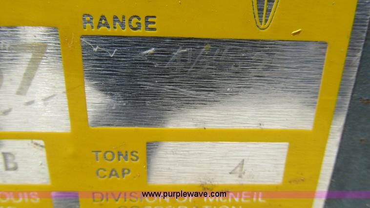 image for item AY9908 Lincoln floor jack