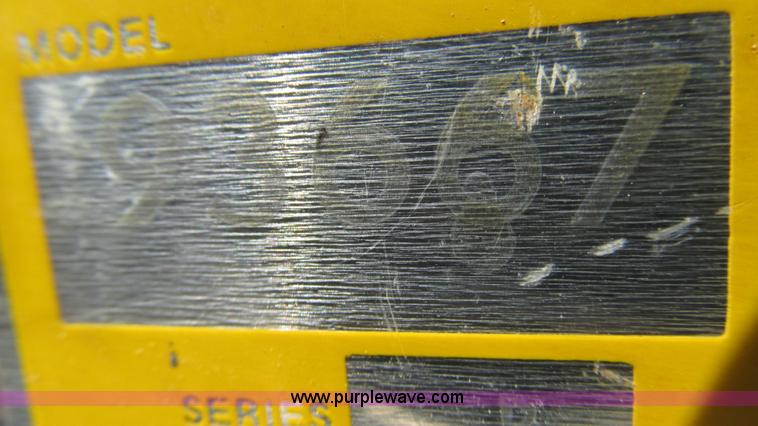 image for item AY9908 Lincoln floor jack