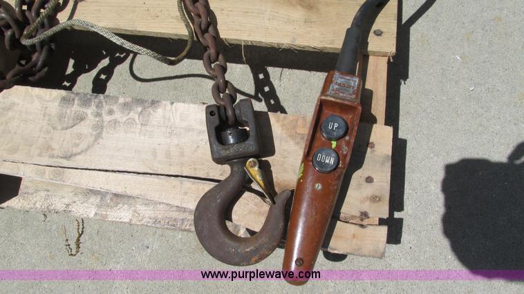image for item AY9909 Budgit electric hoist