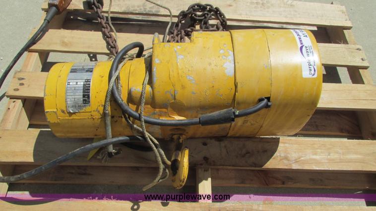 image for item AY9909 Budgit electric hoist
