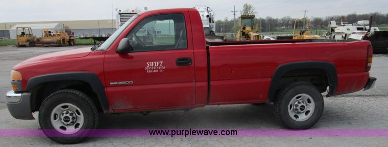 image for item D2402 2003 GMC Sierra 2500 pickup truck